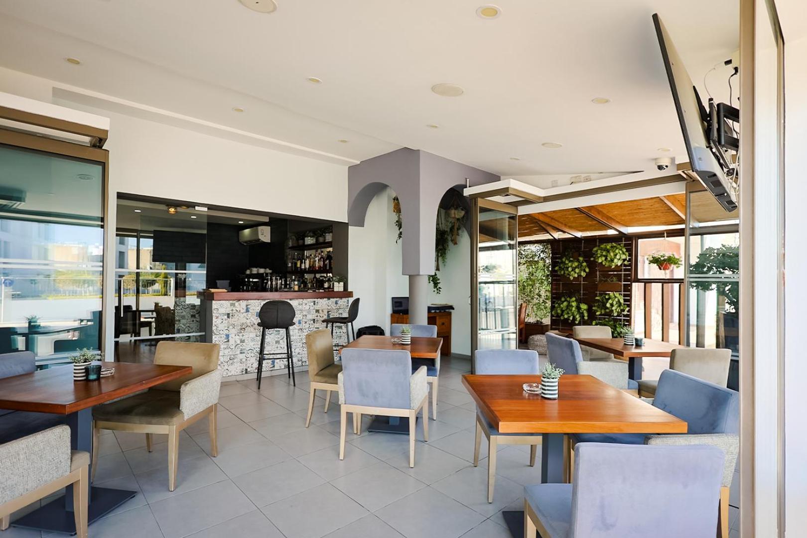 Mikes Kanarium City Hotel Larnaca Dış mekan fotoğraf
