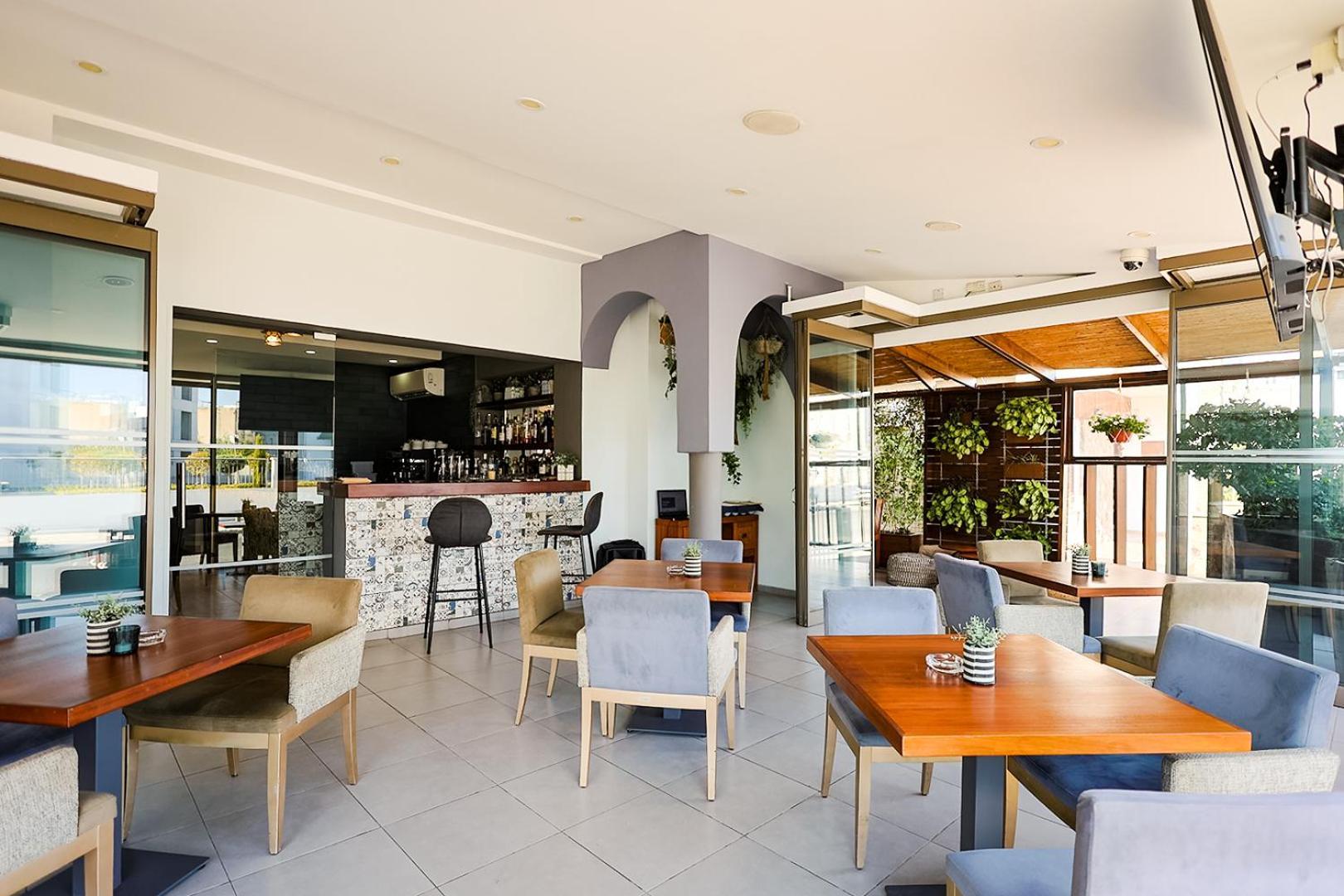 Mikes Kanarium City Hotel Larnaca Dış mekan fotoğraf