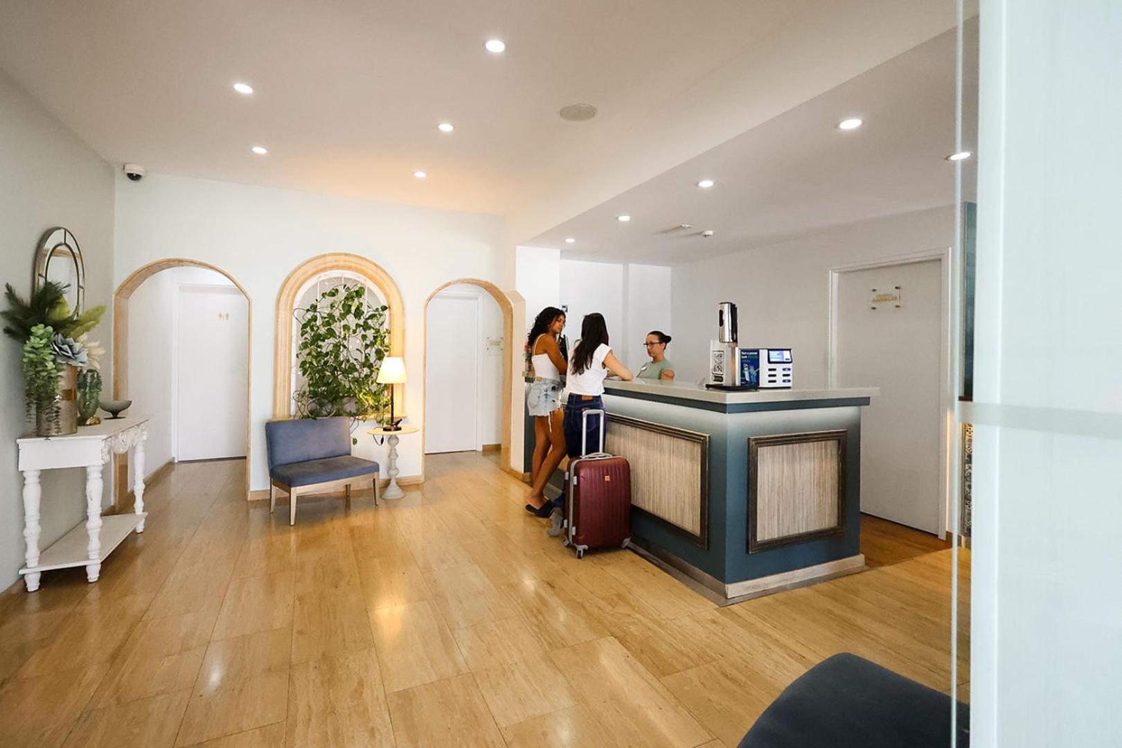 Mikes Kanarium City Hotel Larnaca Dış mekan fotoğraf