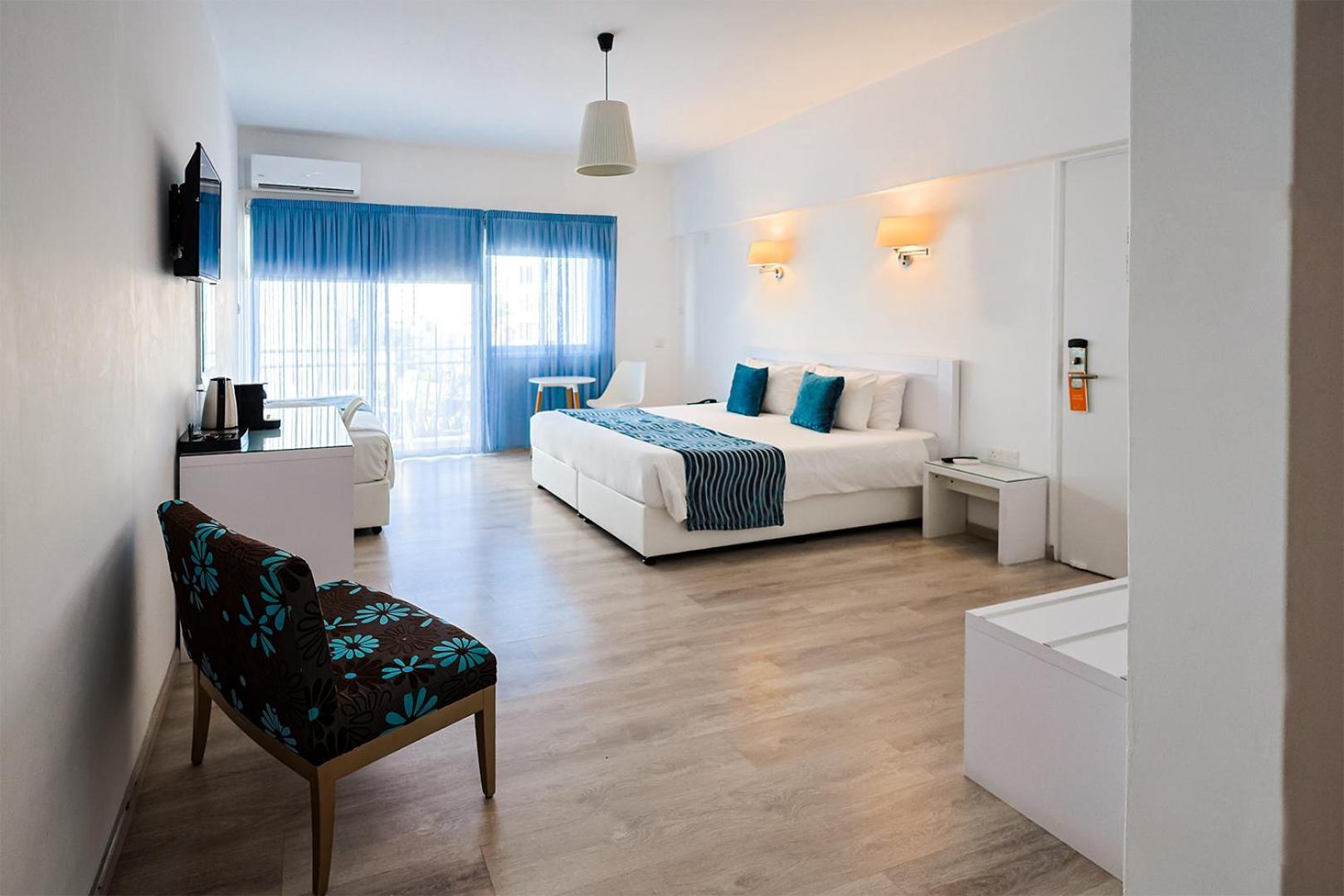 Mikes Kanarium City Hotel Larnaca Dış mekan fotoğraf
