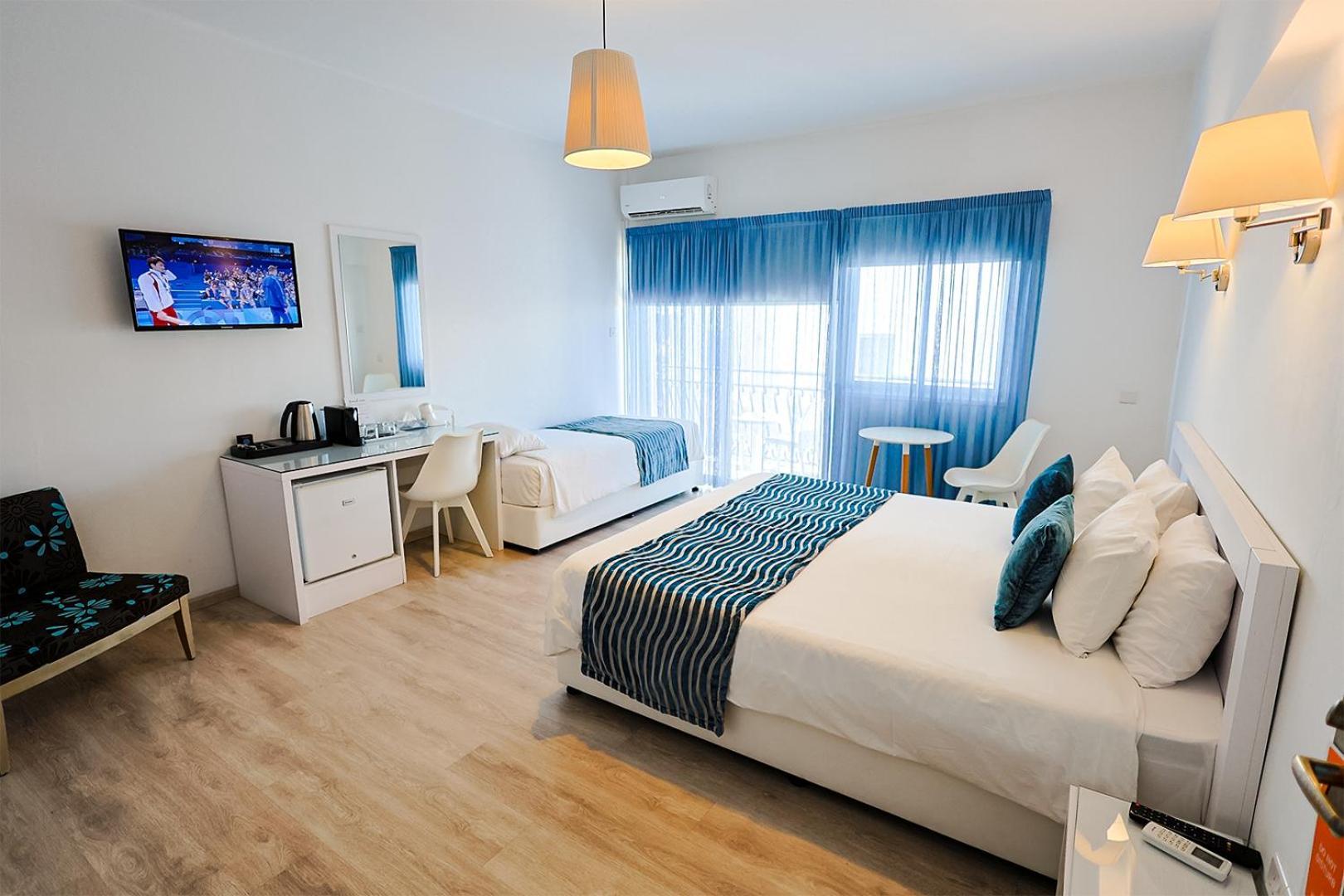 Mikes Kanarium City Hotel Larnaca Dış mekan fotoğraf