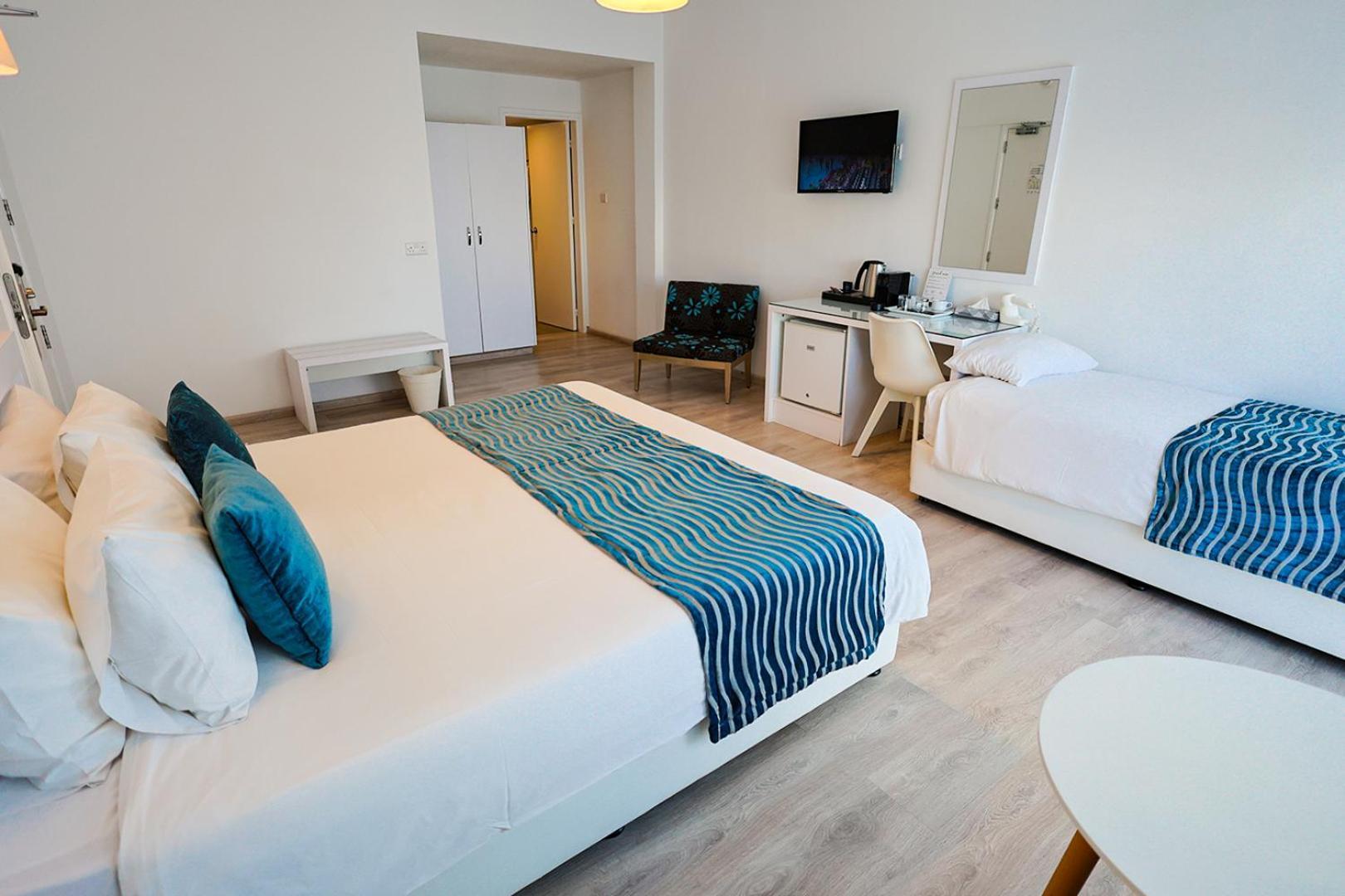 Mikes Kanarium City Hotel Larnaca Dış mekan fotoğraf
