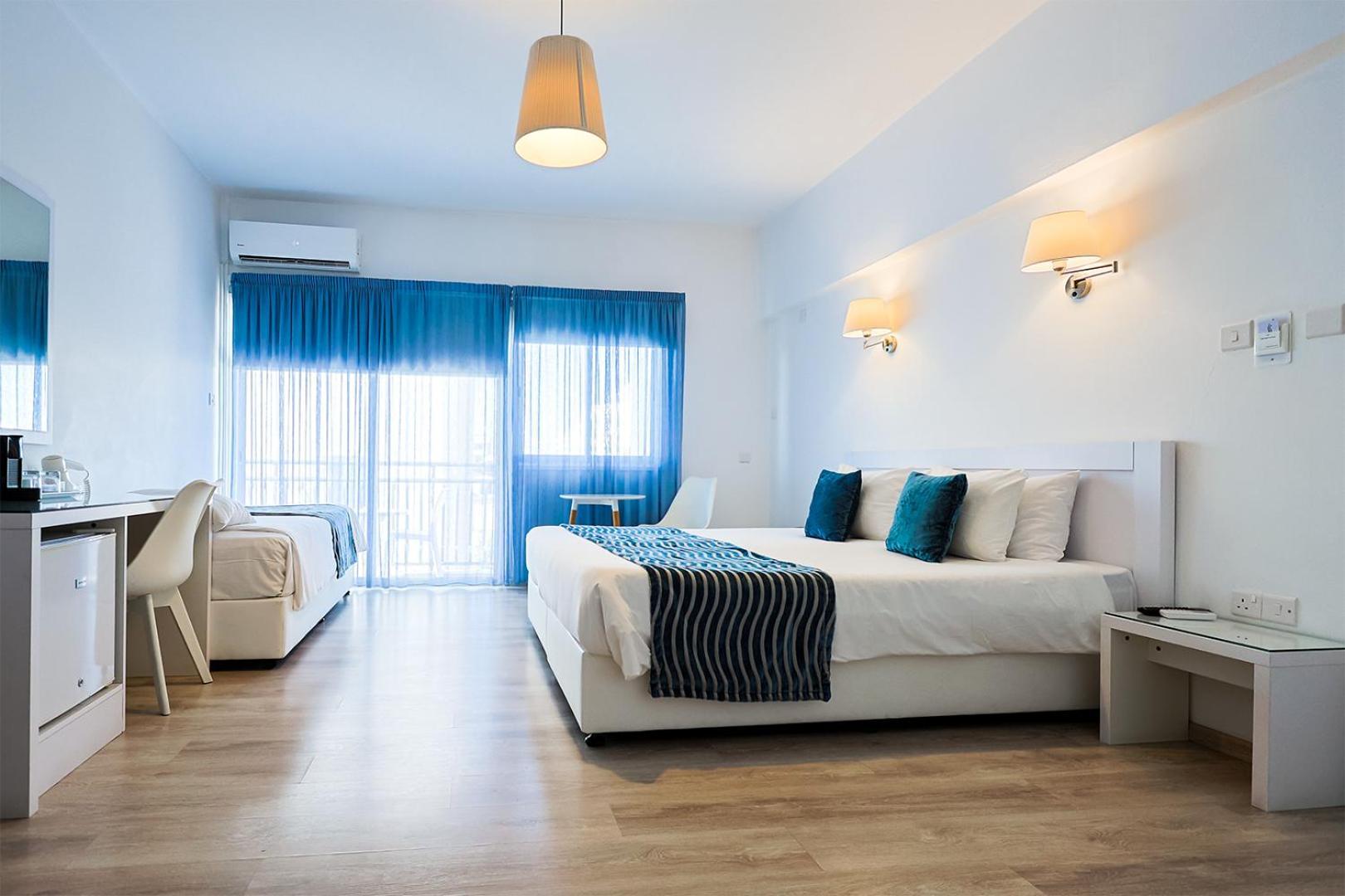 Mikes Kanarium City Hotel Larnaca Dış mekan fotoğraf