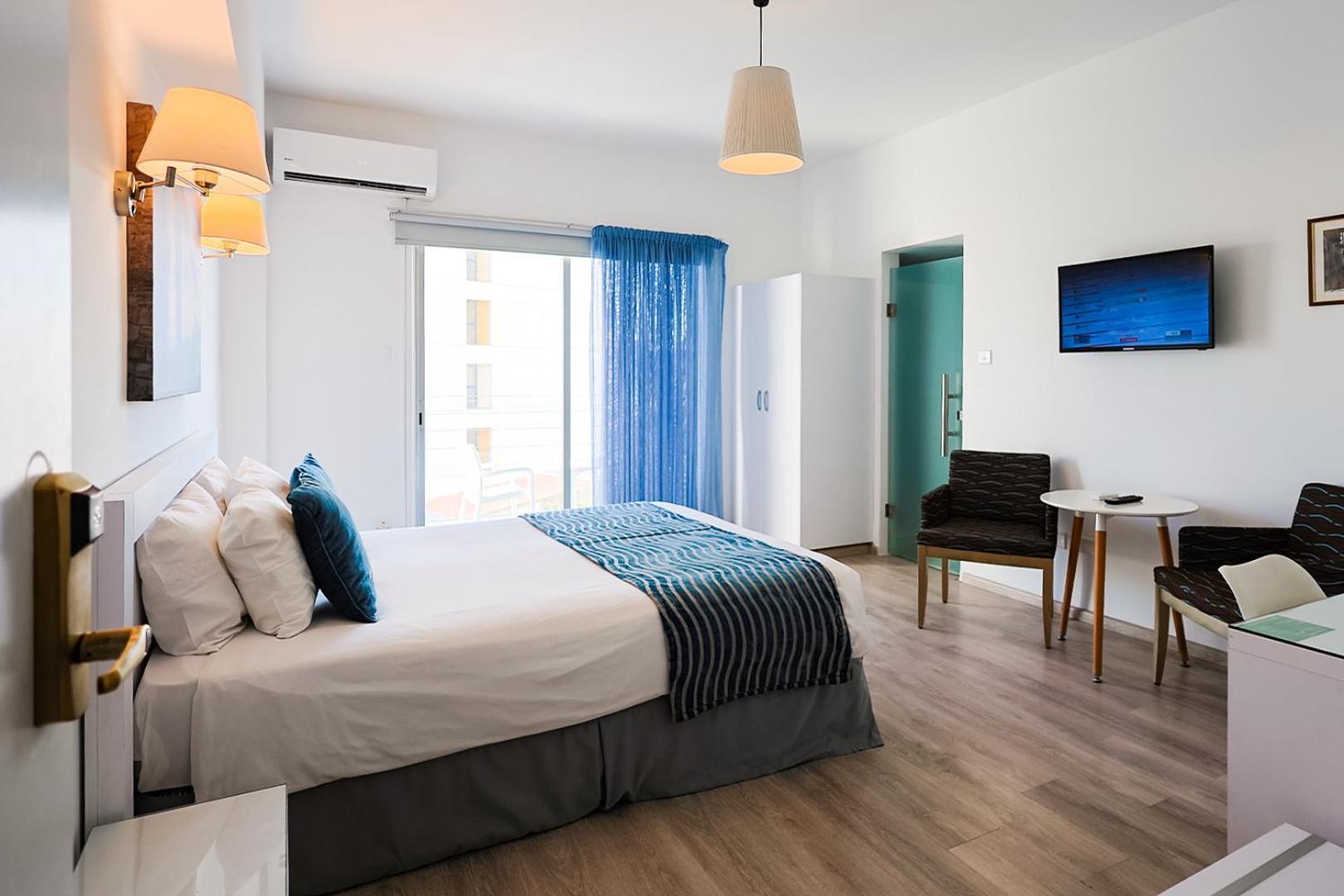 Mikes Kanarium City Hotel Larnaca Dış mekan fotoğraf