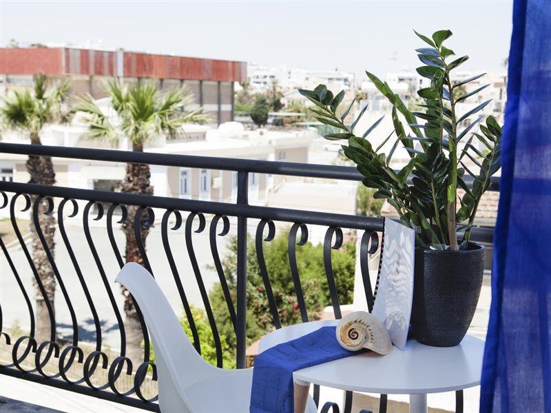 Mikes Kanarium City Hotel Larnaca Dış mekan fotoğraf